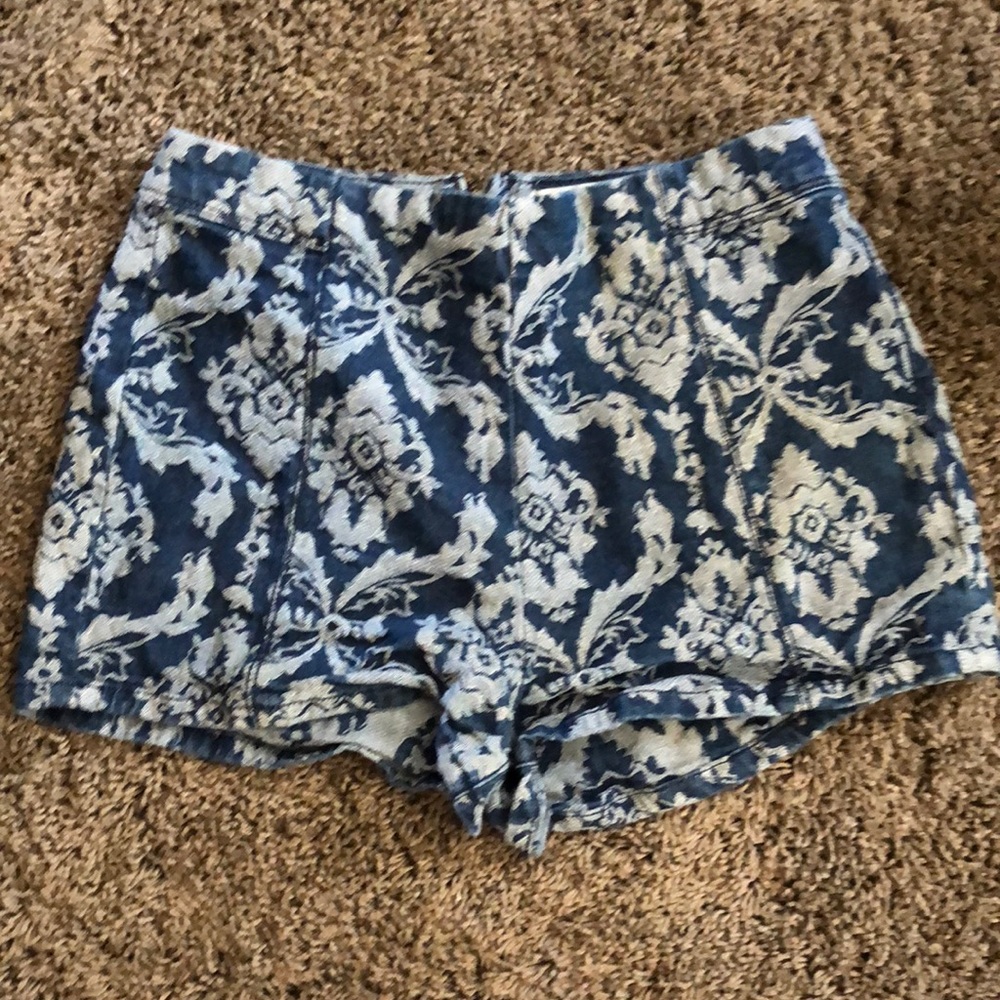 Bullhead High-Rose Short Short
